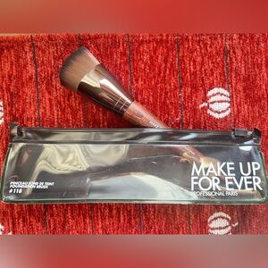 ❤️❤️NEW Makeup Forever Foundation #118 brush in bag ❤️❤️